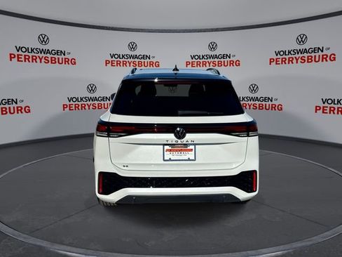New 2026 Volkswagen Tiguan SE R-Line FWD image 7