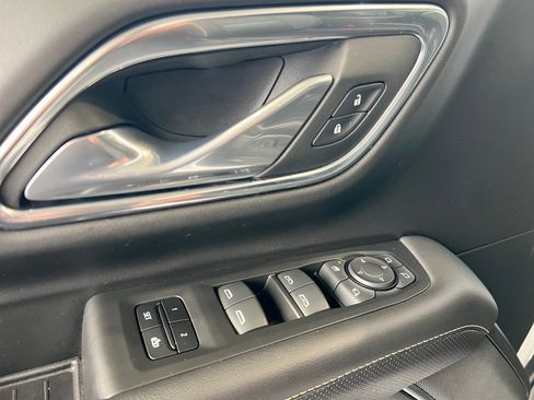 Used 2023 GMC Yukon XL SLT image 24