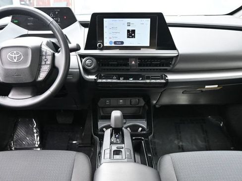 Used 2025 Toyota Prius LE FWD image 9