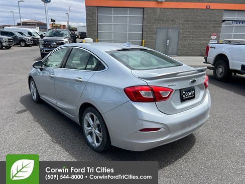 Used 2018 Chevrolet Cruze Premier w/ Enhanced Convenience Package FWD image 14