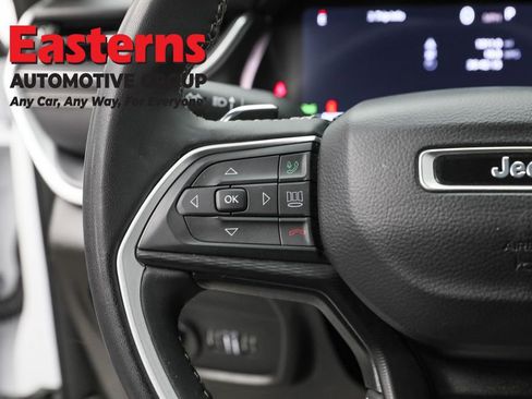 Used 2023 Jeep Grand Cherokee L Laredo image 15