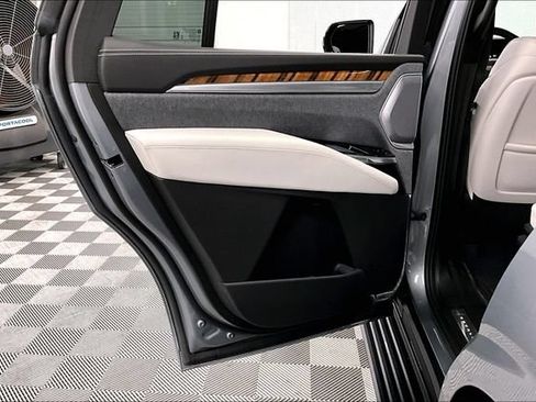 Used 2025 Cadillac Escalade Sport Platinum w/ LPO, ONYX Package AWD/4WD image 24