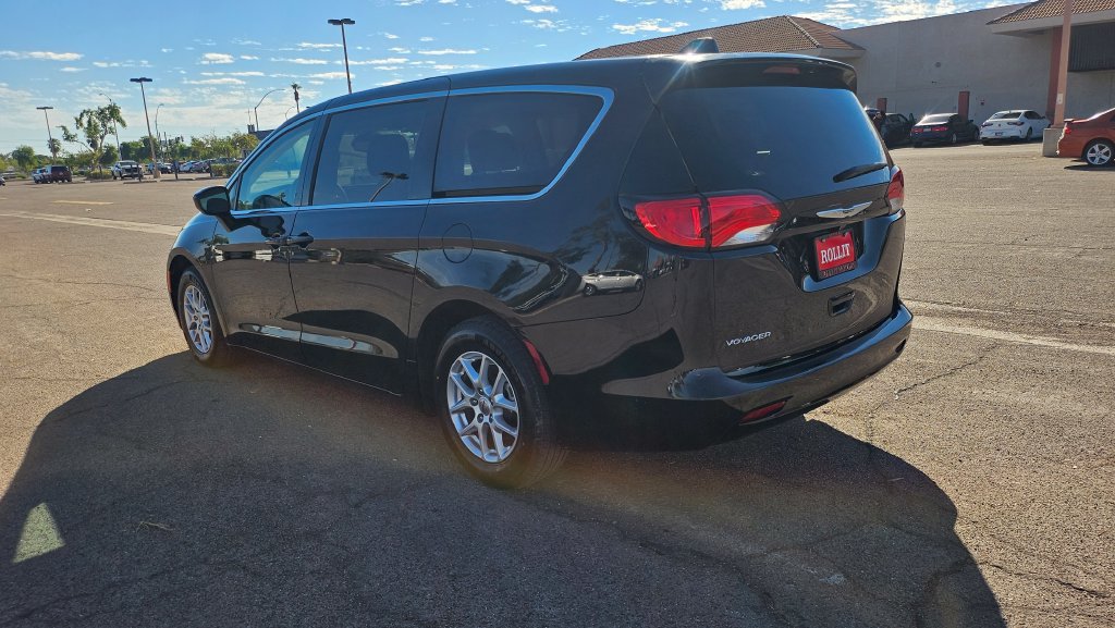 Used 2023 Chrysler Voyager LX FWD image 8
