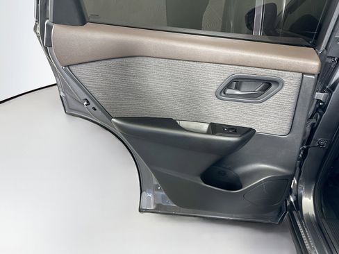 Used 2023 Nissan Rogue S image 25