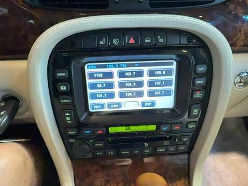 Used 2007 Jaguar XJ8 L RWD image 18