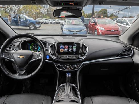 Used 2018 Chevrolet Volt Premier image 2