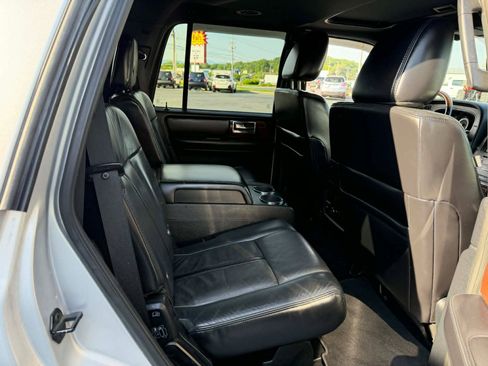 Used 2016 Lincoln Navigator Select AWD/4WD image 12
