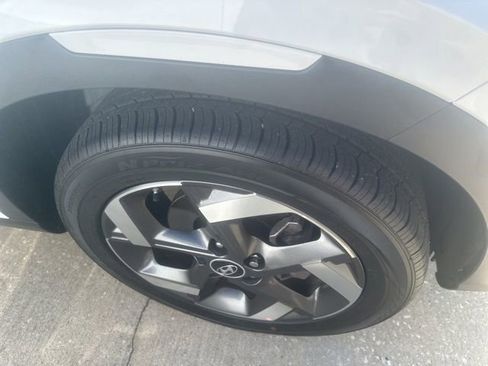 Used 2026 Hyundai Venue SEL image 4