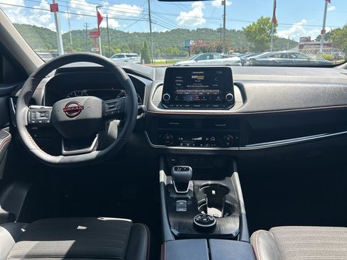 Certified 2025 Nissan Rogue SV AWD/4WD image 14