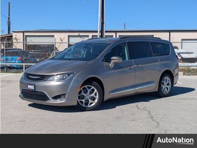Used 2017 Chrysler Pacifica Touring-L w/ Tire & Wheel Group