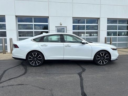 Used 2023 Honda Accord Touring image 3