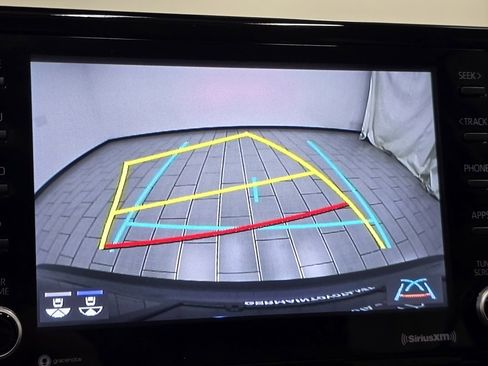 Used 2022 Toyota Corolla Cross XLE image 6