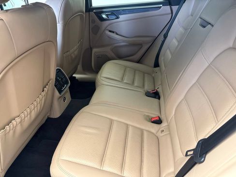 Certified 2023 Porsche Macan AWD/4WD image 20