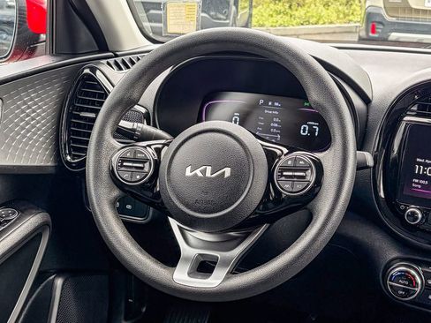 Used 2023 Kia Soul S FWD image 17