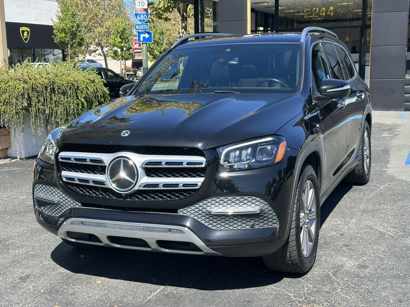 Used 2022 Mercedes-Benz GLS 450 4MATIC image 4