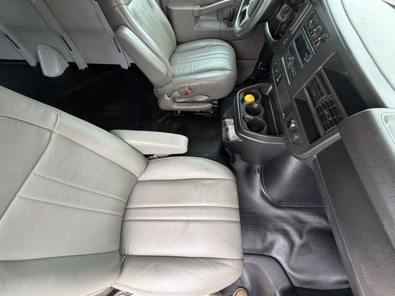 Used 2017 Chevrolet Express 2500 Extended RWD image 14