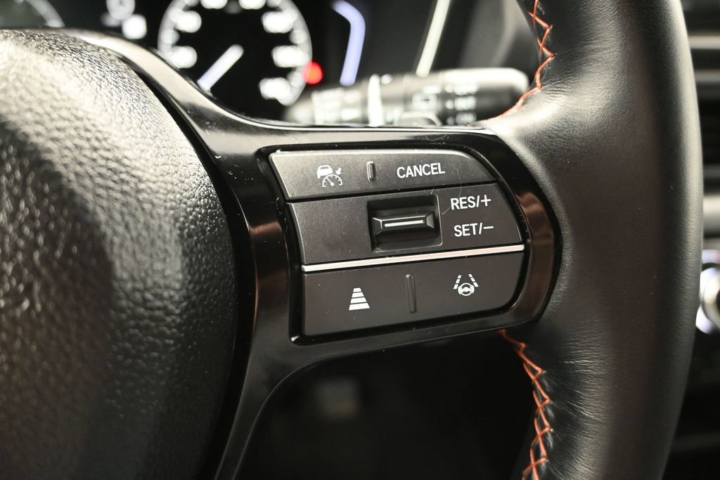 Used 2025 Honda Pilot Sport image 23