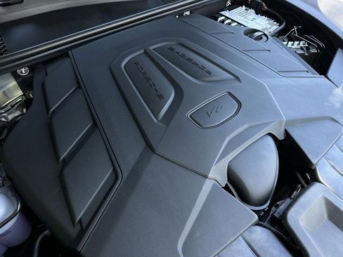 Certified 2025 Porsche Cayenne AWD/4WD image 22