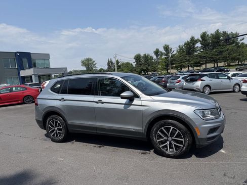 Used 2021 Volkswagen Tiguan SE image 5