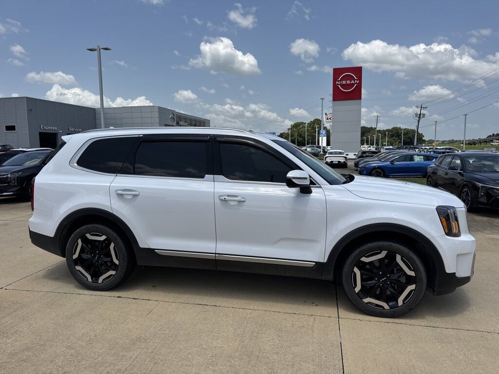 Certified 2024 Kia Telluride S w/ S Sunroof Package FWD image 15
