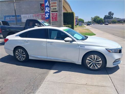 Used 2018 Honda Accord Touring image 4