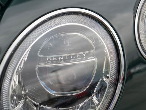 Used 2017 Bentley Bentayga image 46