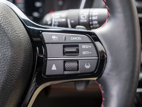 Used 2025 Honda Pilot Black Edition image 23