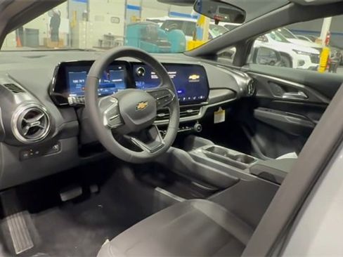 New 2026 Chevrolet Equinox EV LT image 9