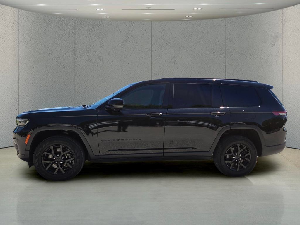 Used 2024 Jeep Grand Cherokee L Altitude AWD/4WD image 9