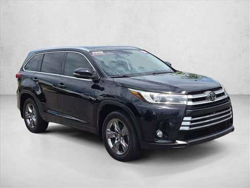 Used 2018 Toyota Highlander Limited Platinum AWD/4WD image 3