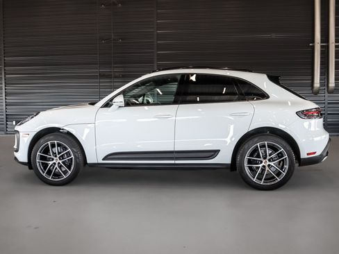 Certified 2024 Porsche Macan AWD/4WD image 2
