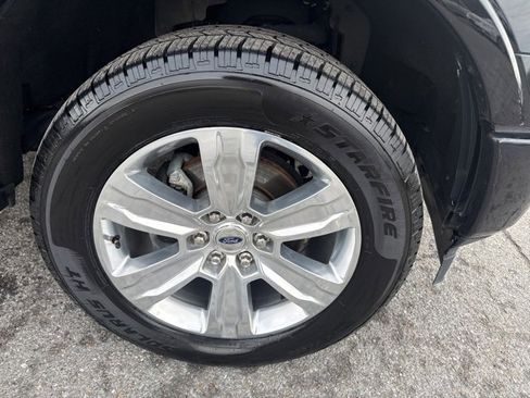 Used 2018 Ford F150 Platinum w/ Equipment Group 701A Luxury image 9