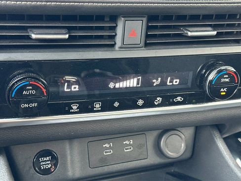 Used 2025 Nissan Rogue SV image 22