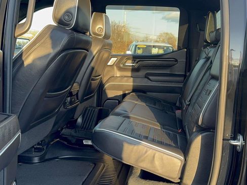 Used 2023 GMC Sierra 1500 AT4X image 18