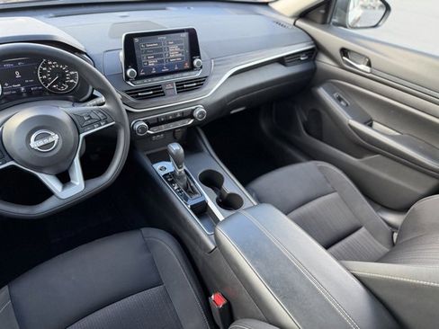 Used 2025 Nissan Altima 2.5 SV image 33