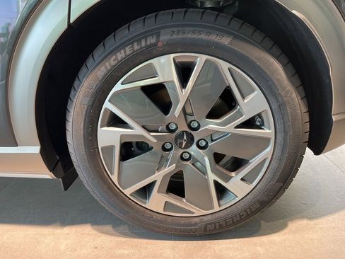 New 2024 Genesis GV60 RWD image 7