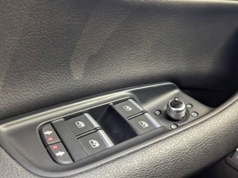 Used 2017 Audi Q7 2.0T Premium Plus w/ Premium Plus Package image 32