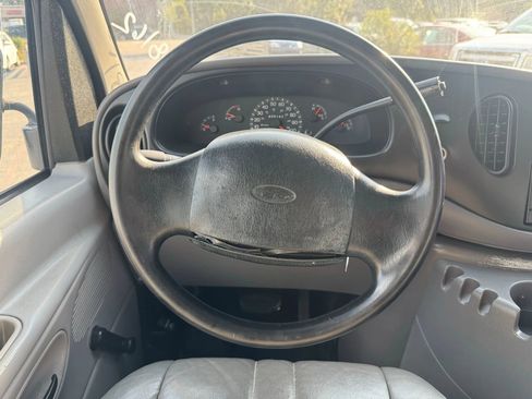 Used 2001 Ford E-150 and Econoline 150 image 15