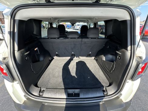 Used 2023 Jeep Renegade Trailhawk image 23