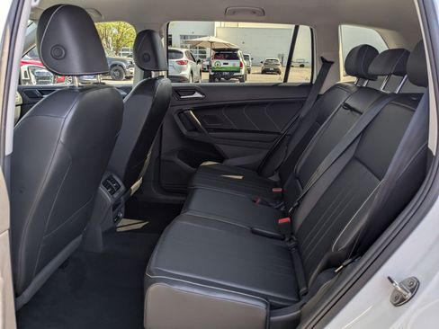 Used 2024 Volkswagen Tiguan SE AWD/4WD image 28