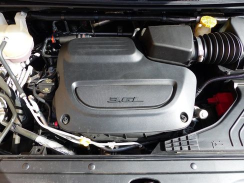 Used 2020 Chrysler Pacifica Touring w/ Tire & Wheel Group image 36