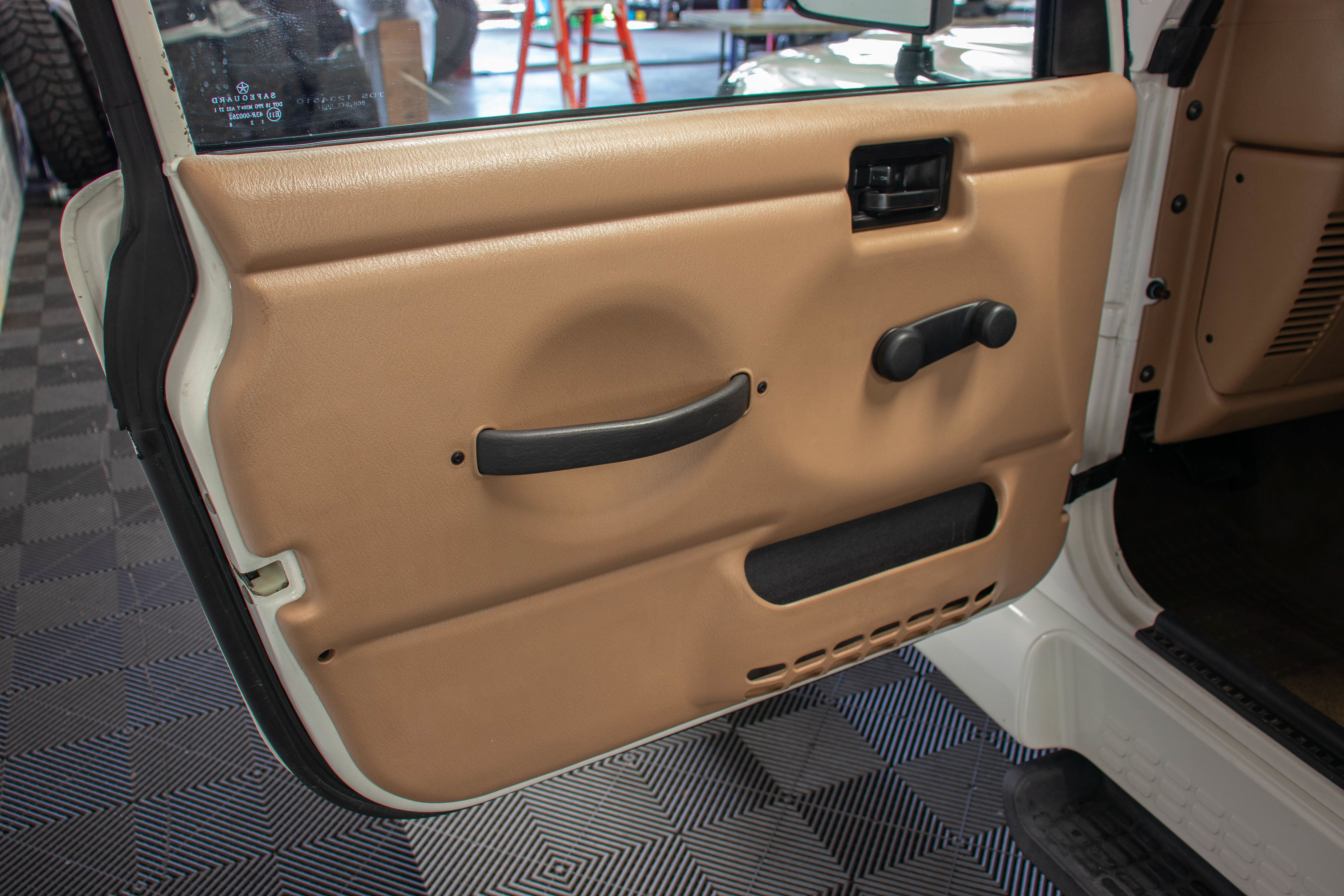 Used 2002 Jeep Wrangler Sahara AWD/4WD image 19