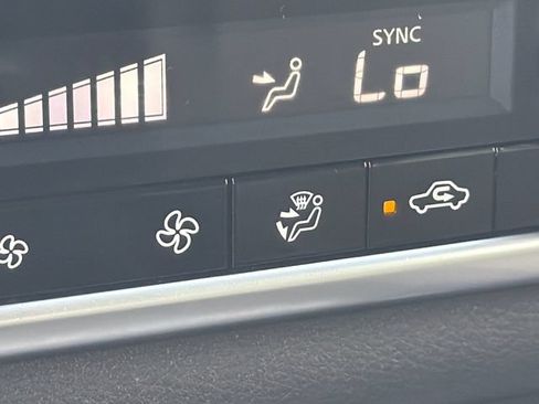 Used 2023 Nissan Rogue SV FWD image 29