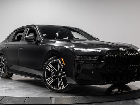 Used 2023 BMW 760i xDrive image 46