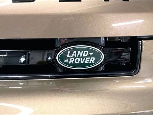 Certified 2025 Land Rover Defender 130 X-Dynamic SE AWD/4WD image 32