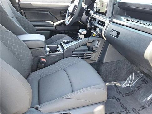 Certified 2025 Toyota Tacoma SR5 AWD/4WD image 26