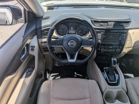 Used 2020 Nissan Rogue SV FWD image 17