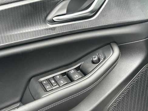 New 2025 Jeep Grand Cherokee Altitude image 12