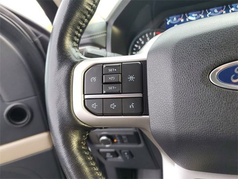 Used 2022 Ford Expedition XLT image 12