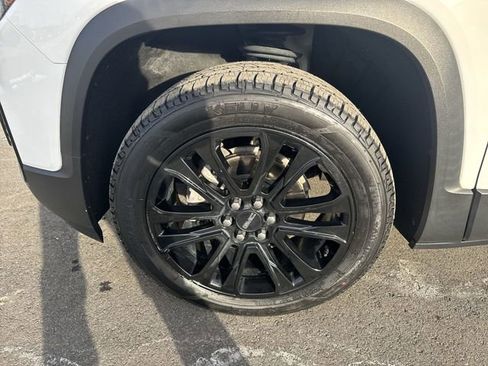 Used 2023 GMC Acadia SLT w/ Elevation Edition image 33